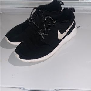 Nike roshes